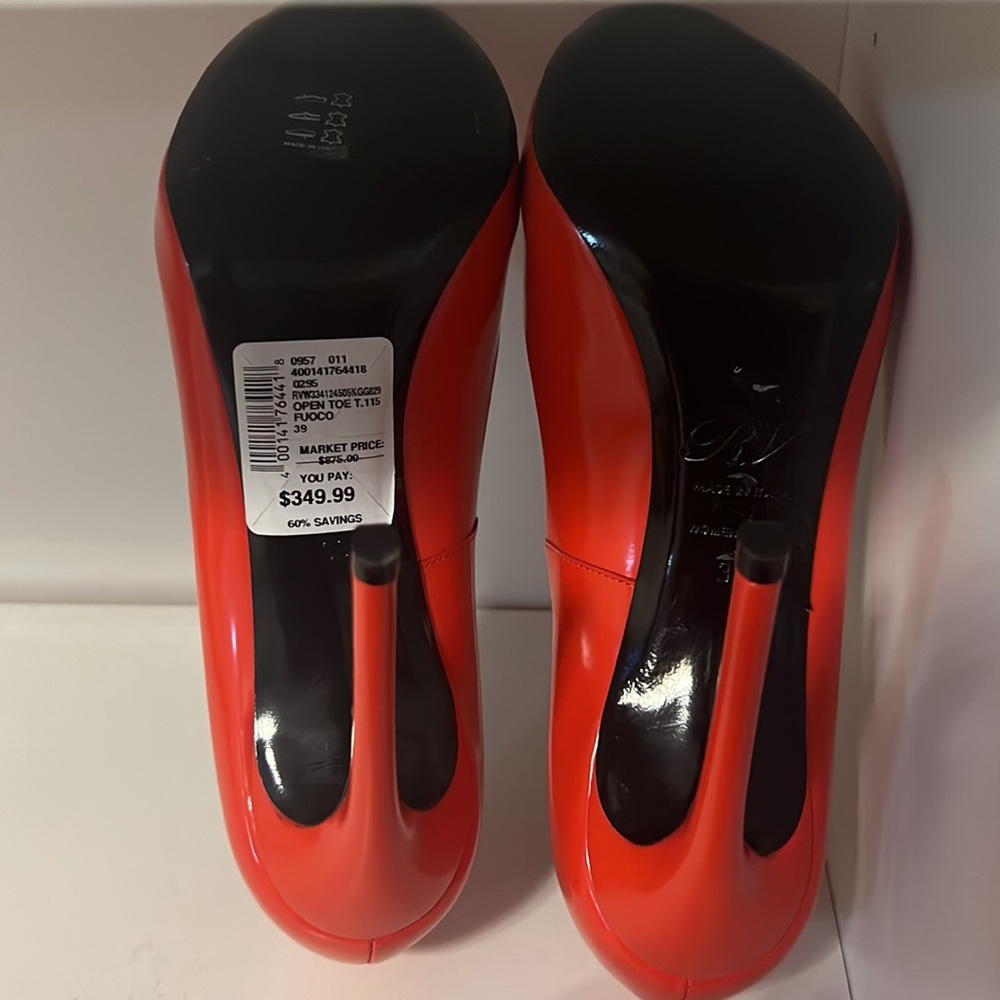 Never been used Roger Vivier
Leather Peep-Toe Pumps
39 (9)
Fuoco Red - Picture 4 of 4